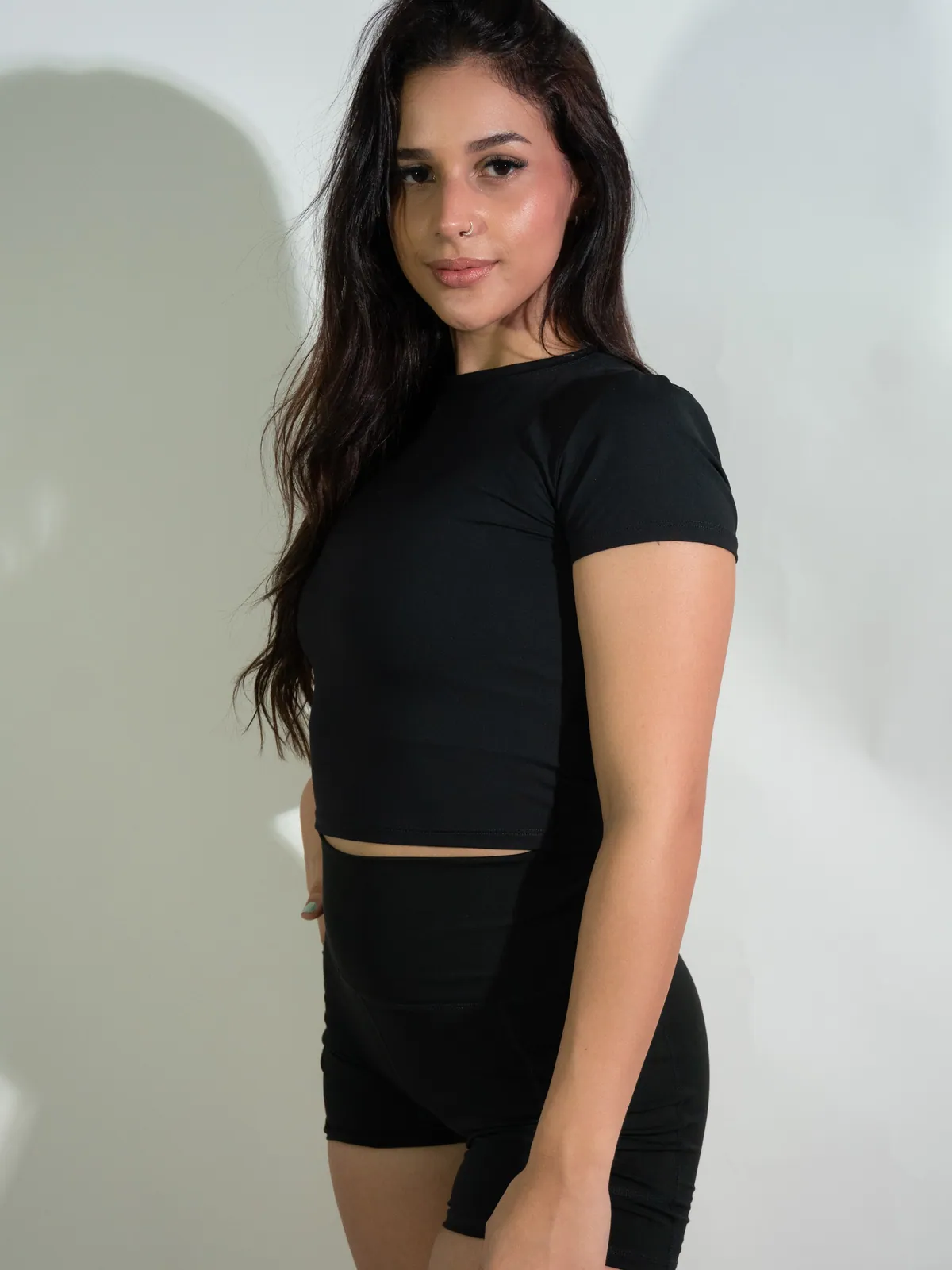 Conjunto Camiseta e Shorts com Bolso na cor preto