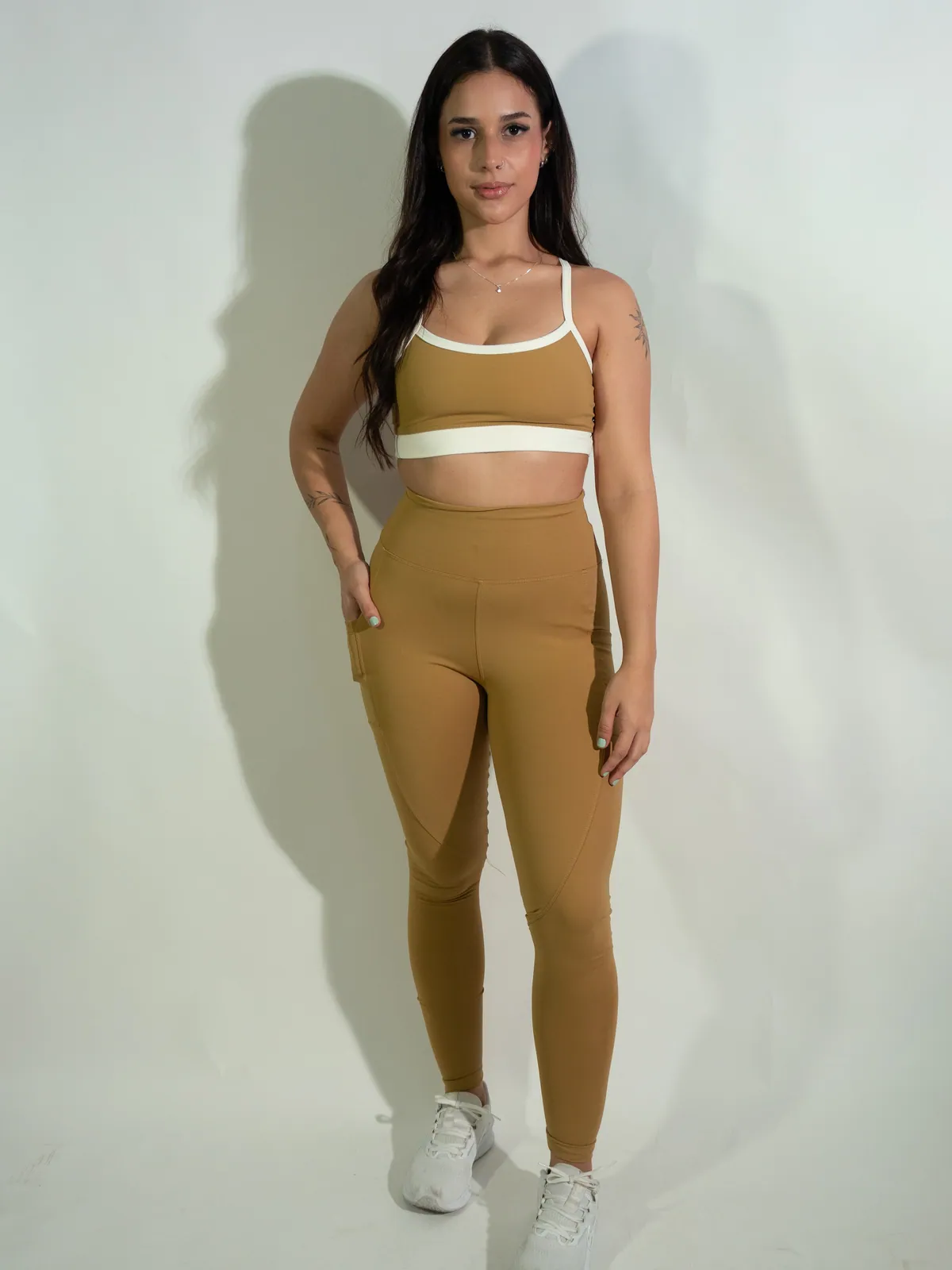 Conjunto Top Costas Cruzadas e Legging na cor caramelo