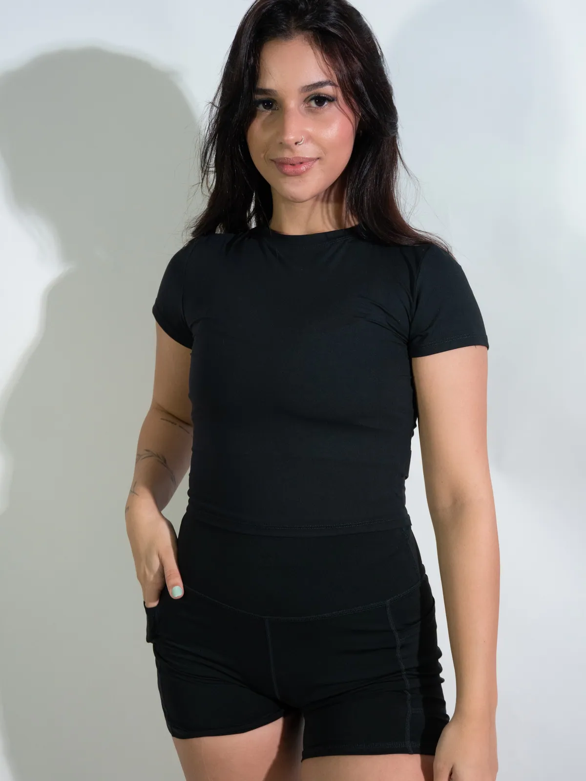 Conjunto Urban Baby Tee e Shorts na cor preto