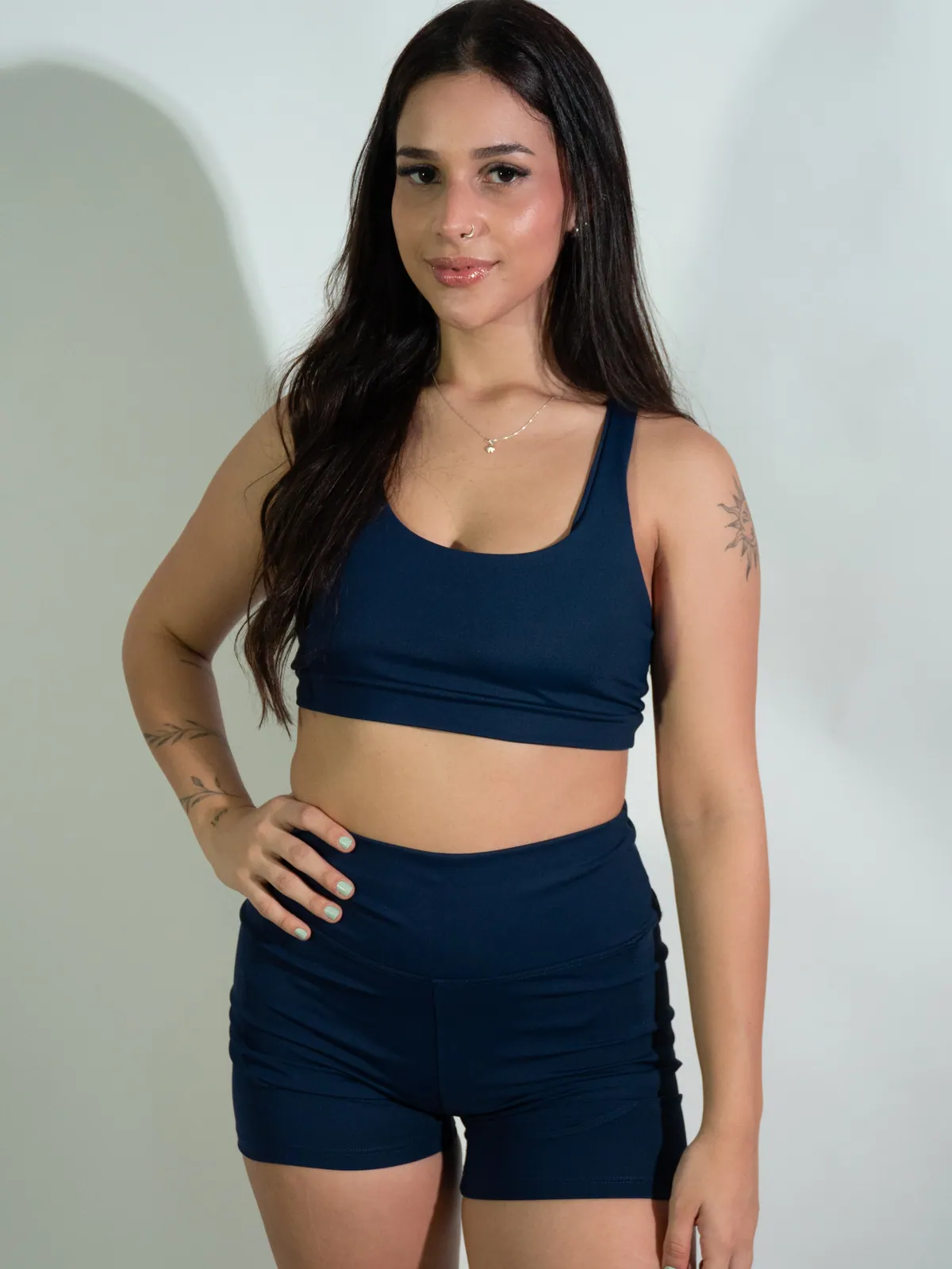 Shorts Shape Bolso Lateral na cor azul marinho