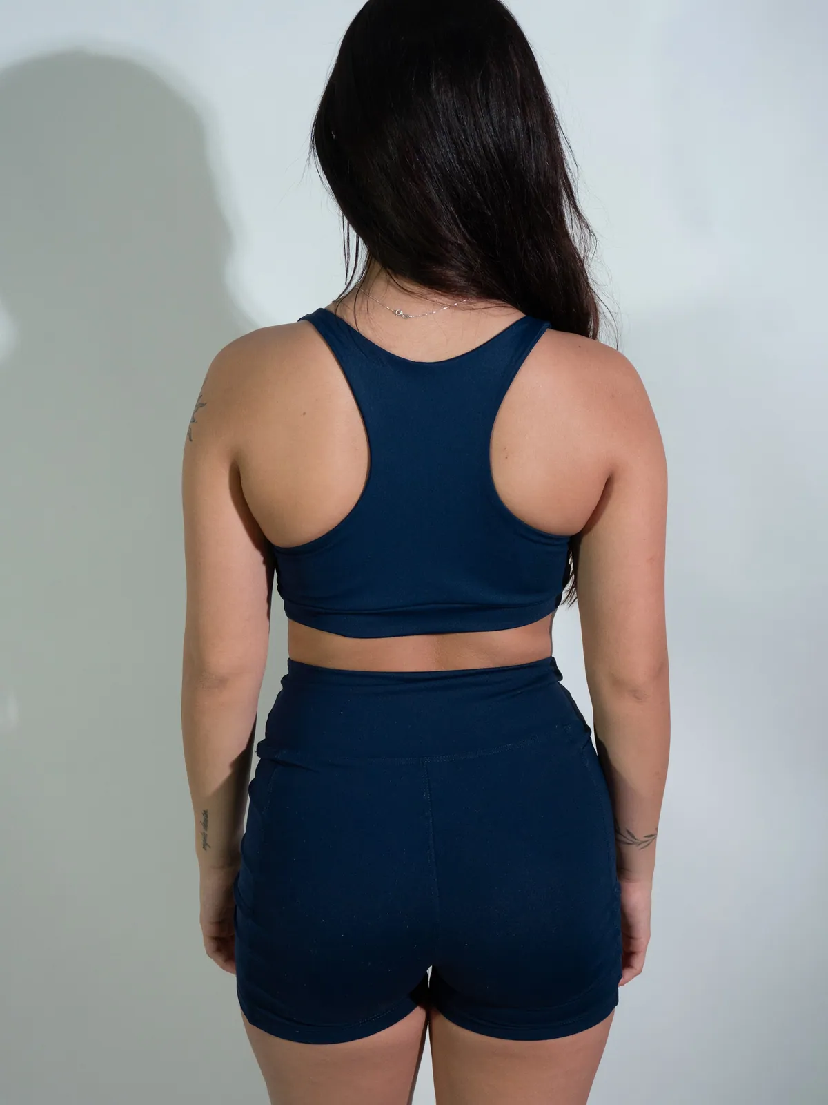 Shorts Shape Bolso Lateral na cor azul marinho